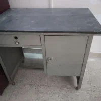 میز فلزی