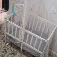 تخت کنار مادر