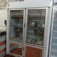 دو عدد فریزر ایستاده و یخچال