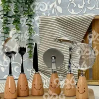 ست ابزار آشپزخانه طرح لبخند با دسته چوبی