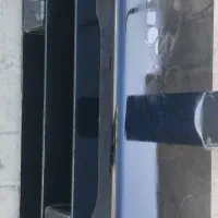 زیر تلویزیونی شیشه‌ای سه طبقه