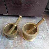 دوعدد هاونگ قدیمی و وسایل برنز