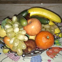 میوه مصنوعی و سبد مسافرتی