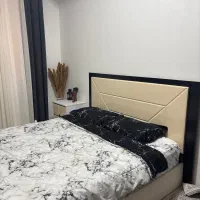 تخت دونفره همراه با پاتختی