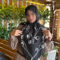 روسری ابریشم ژاکارد سفید مشکی (دل آرا)