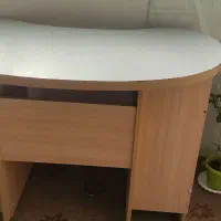 میز کامپیوتر زیبا و محکم