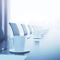 استخدام دو خانم کارمند