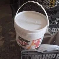 سطل پلاستکی حیوانات