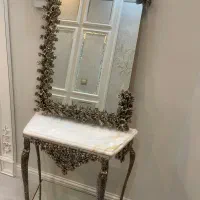 آیینه و کنسول برنزی و دو عدد شمعدان