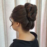 اراعه خدمات  شنیون محفلی 500 عروس تخصصی و حرفه ای