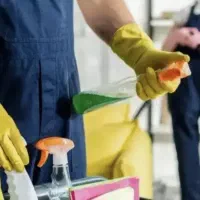 خدمتکار  هستم...