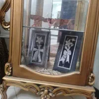 ویترین طلایی رنگ