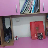 کتابخونه و میز تحریر