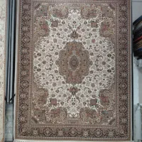 فرش اصیل کرم ترنج دار مطهری ۱۳
