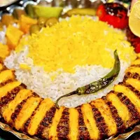 کمک اشپز خانم برای تهیه غذا