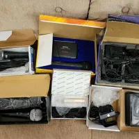 تعدادی میکروفون نو و لوازم جانبی آن