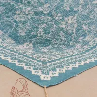 روسری نخی پلیسه طرح پاپیون و درخت