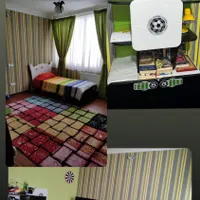 تخت و میز و کتابخانه