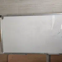 وایت برد آهنربایی  و صندلی ها