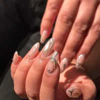 آموزش کاشت ناخن