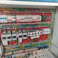 برقکار و تاسیسات کار حرفه‌ای و با تجربه