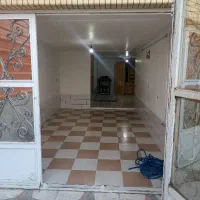 پیلوت در به حیاط