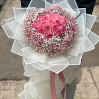 دسته گل رز هدیه تولد سوپرایزی طبیعی