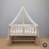 تخت کنار مادر