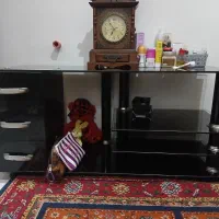 میز تلویزیون شیشه ای کشو دار کاملا سالم