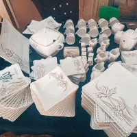 سرویس توس چینی نقش برجسته و لب طلایی ۱۸ نفره