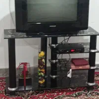 تلوزیون و میز شیشه ای