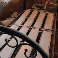 تخت فلزی مرتب