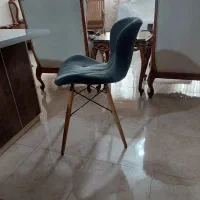 ۴عدد صندلی نهار خوری کاملا تمیز