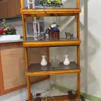 میز چوبی وشیشه ی چراغ دار