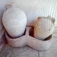 کوزه و کشک ساب قدیمی و سکه شاهی