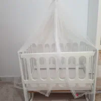 تخت گهواره کنار مادر