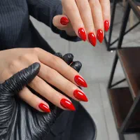 جشنواره ویژه ناخن (کاشت و طراحی تخصصی با تخفیف۵۰٪)