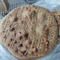 نان شیرمال با شیر محلی