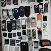 گوشی قدیمی کارکرده و باطری و لوازم