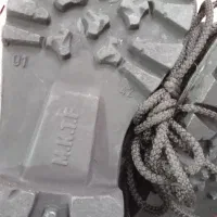 کلاه و پوتین نظامی