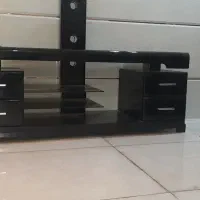 فروش یکدست مبل راحتی شیک و سالم با میز Tv