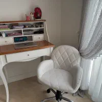 میز تحریر و صندلی چرخ دار
