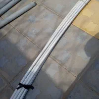 تعدادی لوله سفید اضافه آمده به فروش می رسد
