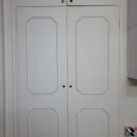 در کمد دیواری و چهارچوب