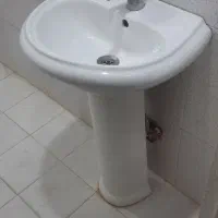 روشویی در حد نو ودوش حمام کامل
