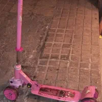 اسکوتر صورتی و بابیلیس