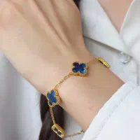 دستبند و گردنبند ونکلیف