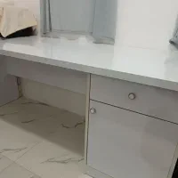 میز تحریر و کامپیوتر