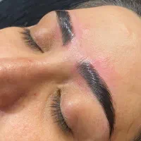 آف خدمات تخصصی لیفت ابرو ومژه