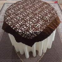 میز گرد با رومیزی